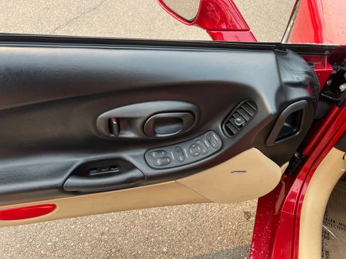 Used 1998 Chevrolet Corvette Convertible w/ Memory Pkg image 10