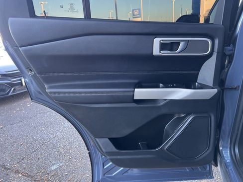 Used 2021 Ford Explorer XLT image 19