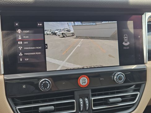 Certified 2026 Porsche Macan AWD/4WD image 18