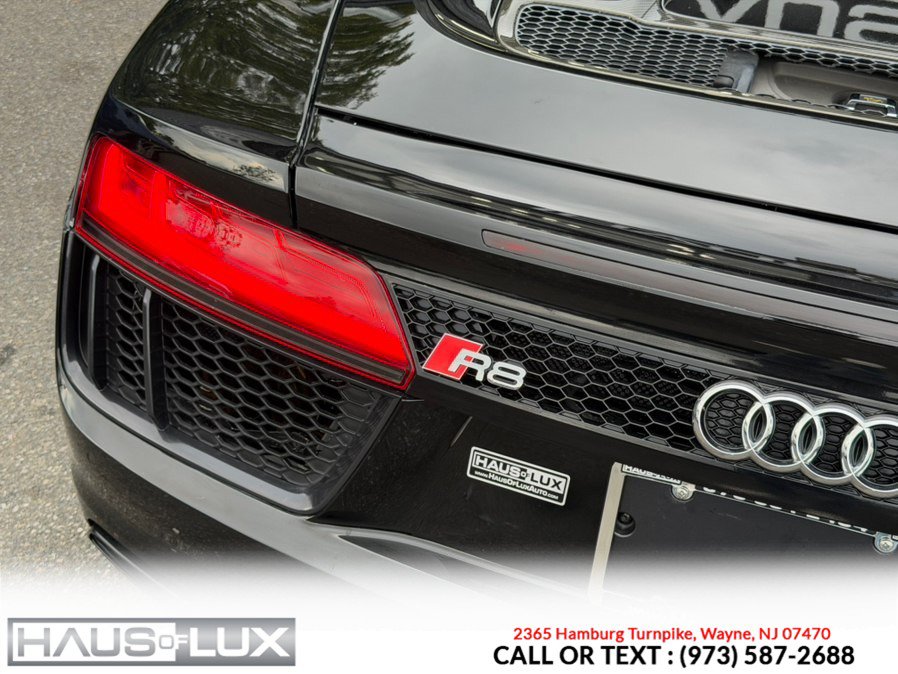 Used 2017 Audi R8 V10 w/ Carbon Exterior Package AWD/4WD image 26
