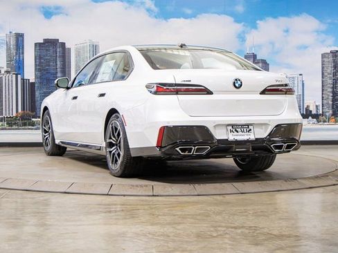 Used 2025 BMW 760i xDrive image 9