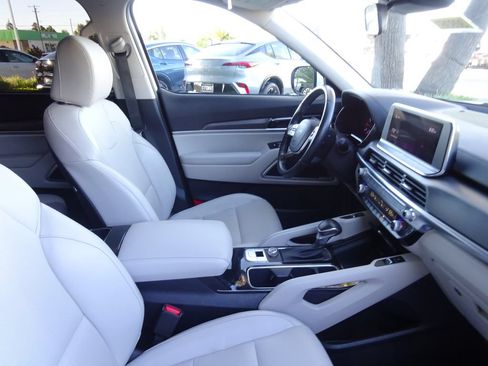 Used 2022 Kia Telluride S FWD image 16