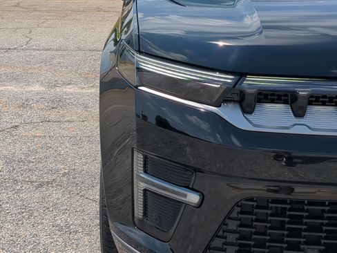 New 2026 Jeep Grand Wagoneer 2WD image 8