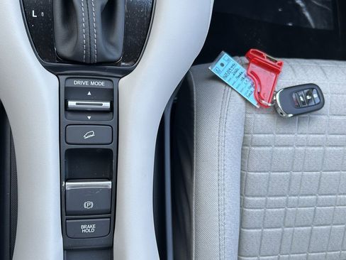 New 2026 Honda HR-V LX image 28