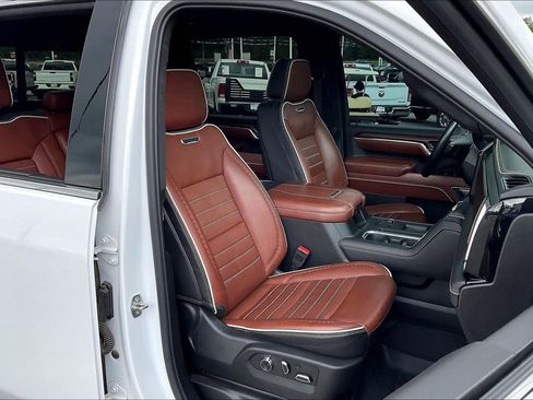 Used 2024 GMC Sierra 2500 Denali Ultimate AWD/4WD image 7