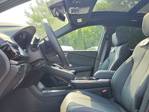 New 2026 Acura RDX SH-AWD image 13