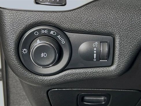 Used 2022 Jeep Cherokee Latitude image 11