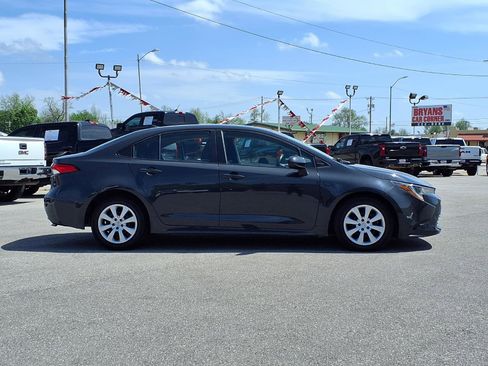 Used 2023 Toyota Corolla LE FWD image 2