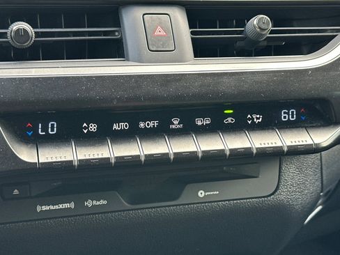 Certified 2021 Lexus UX 200 w/ Accessory Package (Z1) FWD image 23
