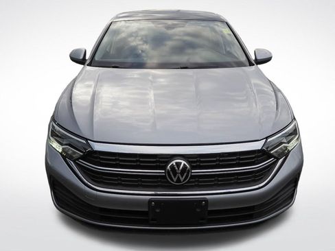 Used 2023 Volkswagen Jetta SE FWD image 2