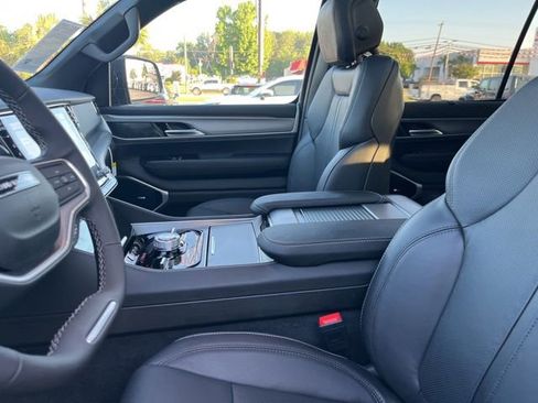 New 2026 Jeep Grand Wagoneer Limited AWD/4WD image 9