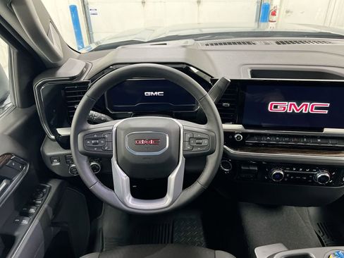 Used 2025 GMC Sierra 1500 SLE image 11