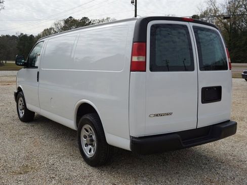 Used 2010 Chevrolet Express 1500 image 9