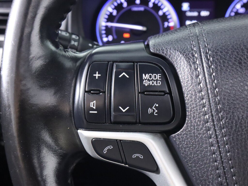 Used 2018 Toyota Highlander XLE AWD/4WD image 12