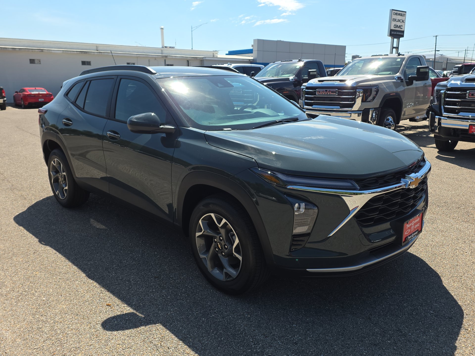 New 2026 Chevrolet Trax LT w/ Driver Confidence Package FWD image 2
