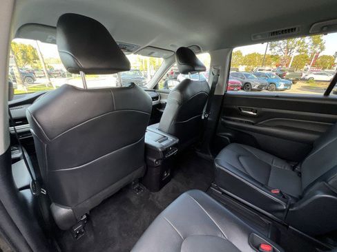 Used 2025 Toyota Grand Highlander XLE SUV image 20