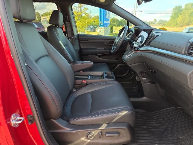 Used 2024 Honda Odyssey Sport image 16