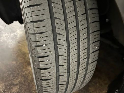 Used 2021 Nissan Versa SV image 11