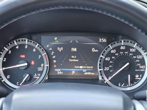 Used 2022 Toyota Highlander XLE image 19