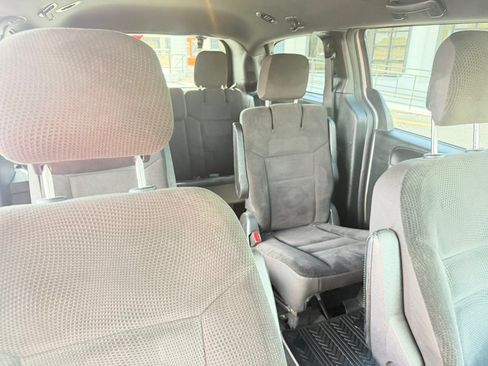 Used 2017 Dodge Grand Caravan SE FWD image 19