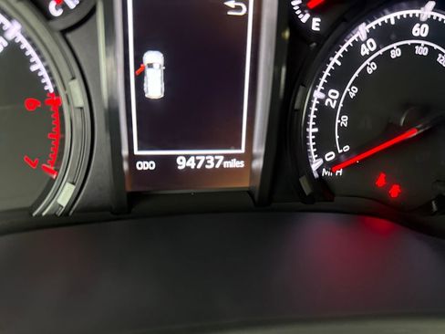 Used 2022 Toyota 4Runner SR5 Premium w/ Moonroof Package RWD image 28