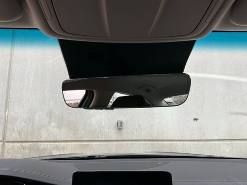 Used 2025 Genesis G70 2.5T image 18