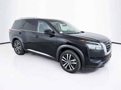 Used 2025 Nissan Pathfinder Platinum FWD image 6