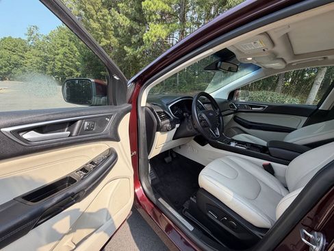 Used 2019 Ford Edge Titanium w/ Cold Weather Package FWD image 11