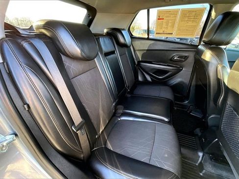 Used 2019 Chevrolet Trax LT w/ LT Convenience Package image 24