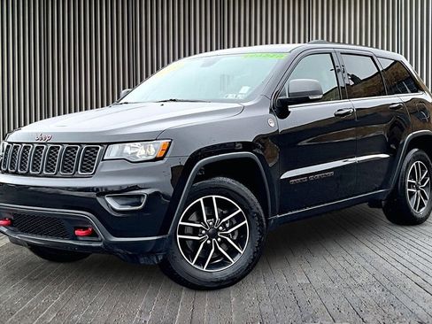Used 2021 Jeep Grand Cherokee Trailhawk image 2