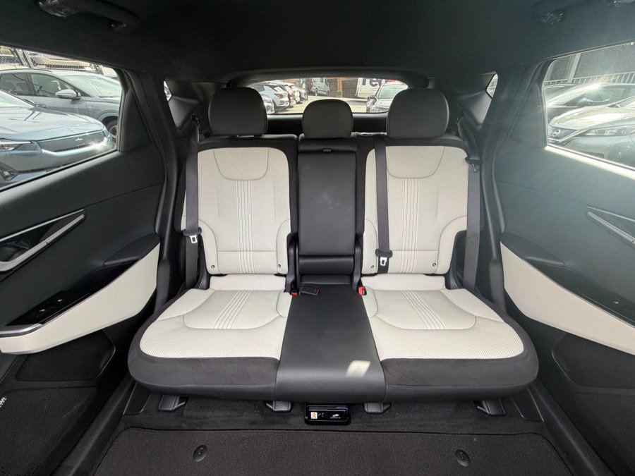 Used 2024 Kia EV6 GT-Line w/ GT-Line White Seat Package AWD/4WD image 40