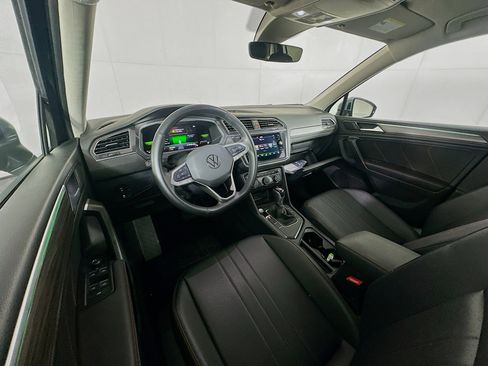 Used 2024 Volkswagen Tiguan Wolfsburg Edition image 18