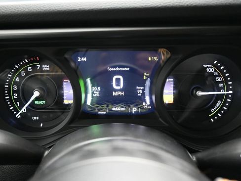 Used 2024 Jeep Wrangler Unlimited w/ Convenience Group AWD/4WD image 17