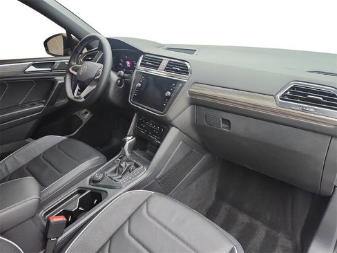 Used 2023 Volkswagen Tiguan SEL R-Line image 23