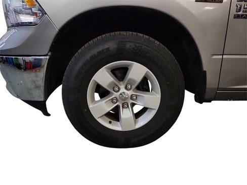 Used 2020 RAM 1500 Classic SLT w/ Luxury Group image 36