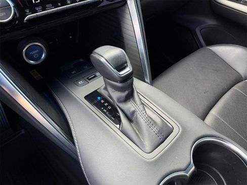 Used 2021 Toyota Venza XLE image 29