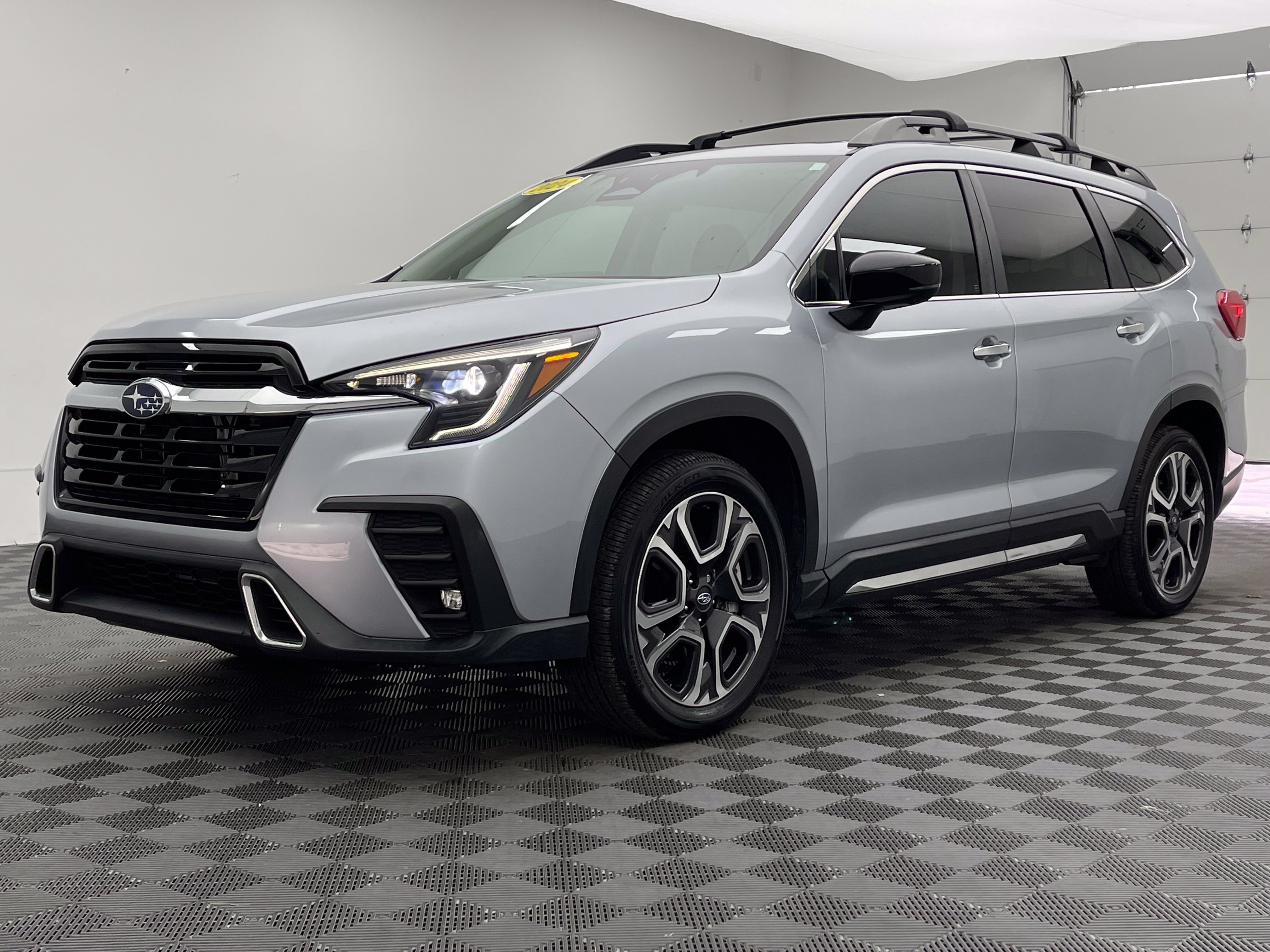 Used 2024 Subaru Ascent Touring AWD/4WD image 2
