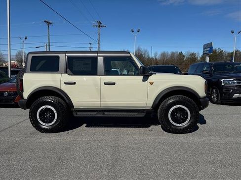 New 2025 Ford Bronco Badlands w/ Sasquatch Package image 2