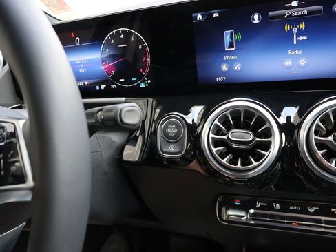 Certified 2025 Mercedes-Benz GLA 250 4MATIC image 29