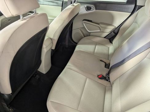Used 2020 Kia Soul LX image 17