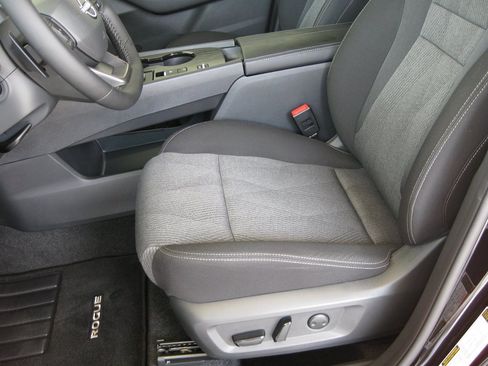Used 2026 Nissan Rogue SV FWD image 20