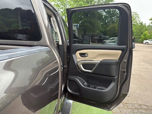 Used 2016 Nissan Titan SV RWD image 23