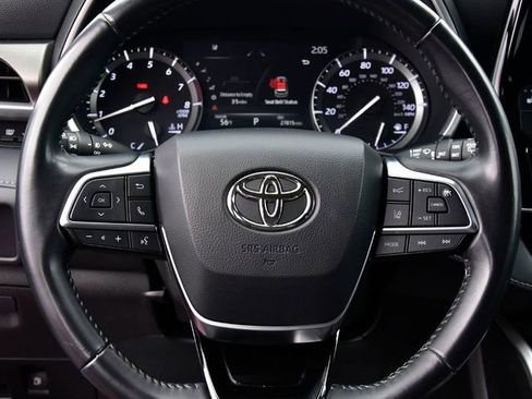 Certified 2021 Toyota Highlander XLE image 18