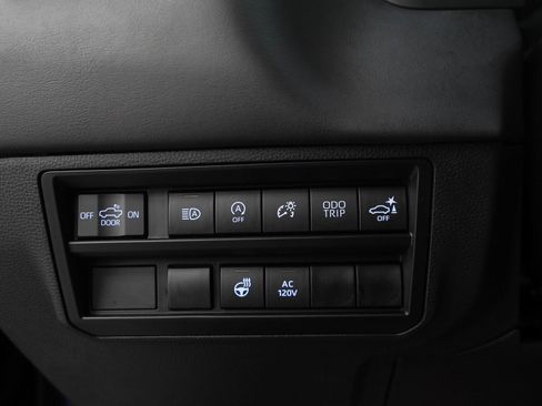 Used 2023 Toyota Tundra Platinum AWD/4WD image 28