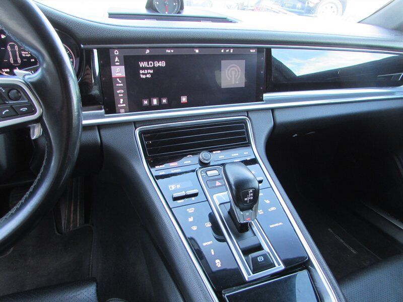 Used 2018 Porsche Panamera image 16