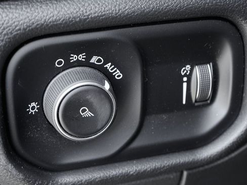 Used 2024 RAM 2500 Tradesman w/ Chrome Appearance Group image 22