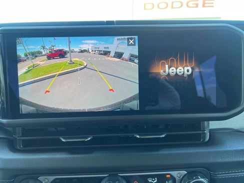 Used 2025 Jeep Wrangler Unlimited Sahara AWD/4WD image 56