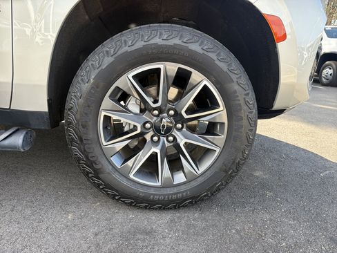 Used 2023 Chevrolet Tahoe Z71 AWD/4WD image 13