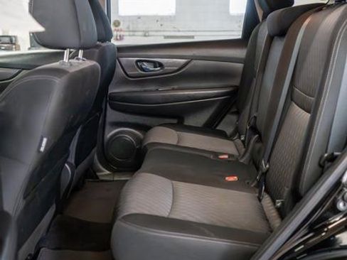 Used 2020 Nissan Rogue SV w/ Premium Package image 12