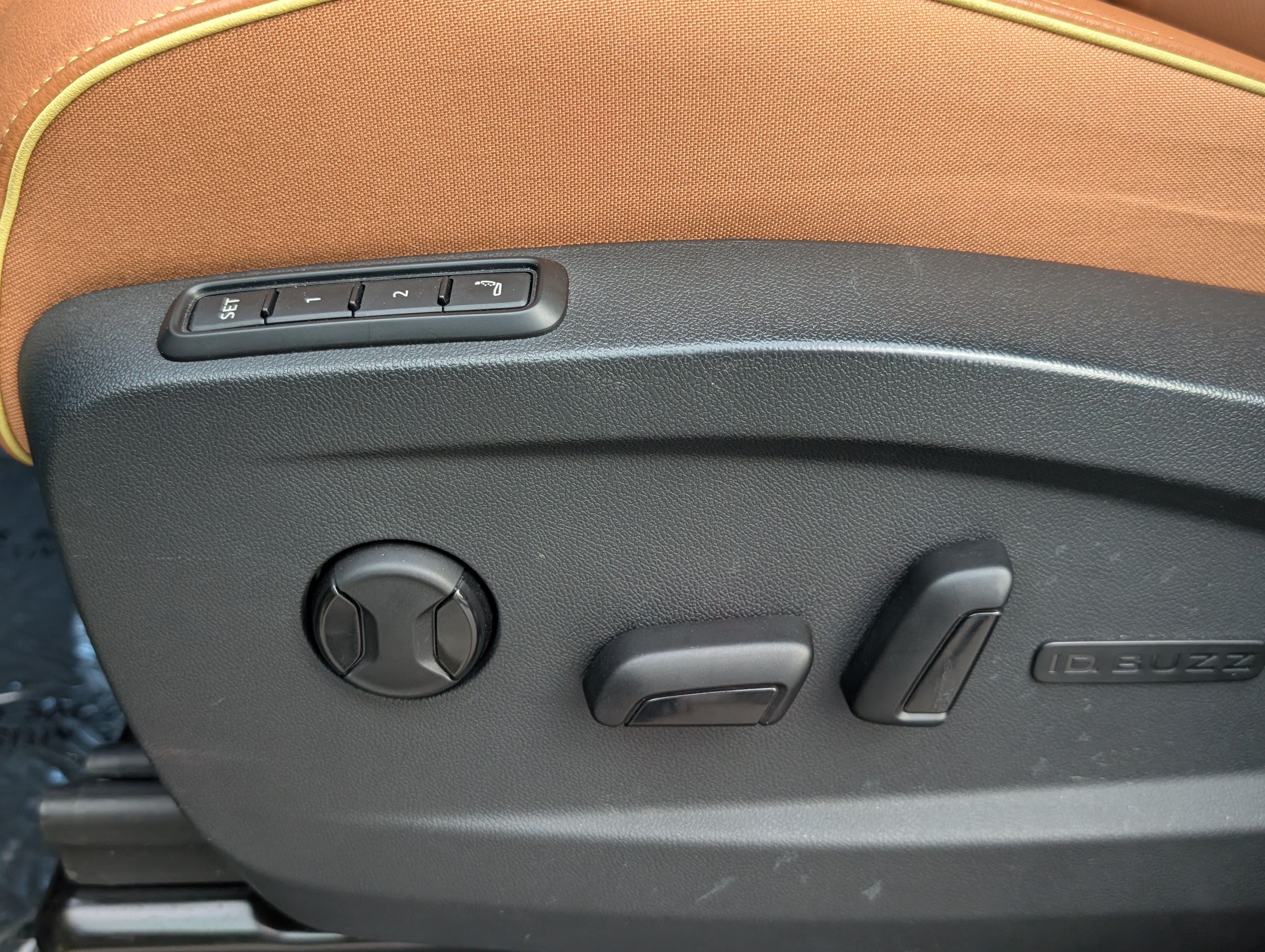 Used 2025 Volkswagen ID. Buzz Pro S Plus RWD image 23